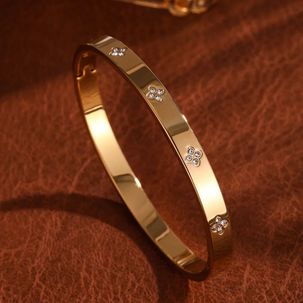 Four-Leaf Clover Zircon Bracelet - view 5